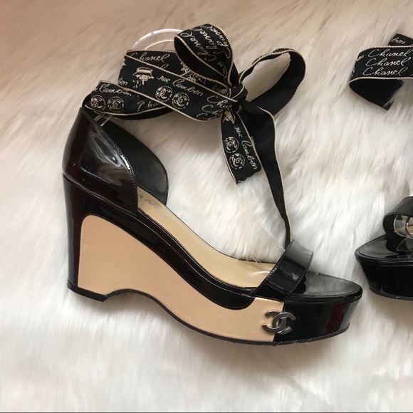 ⭕️SOLD⭕️ CHANEL Cannon CC Logo Lace-Up Sandals - Picture 2 of 8